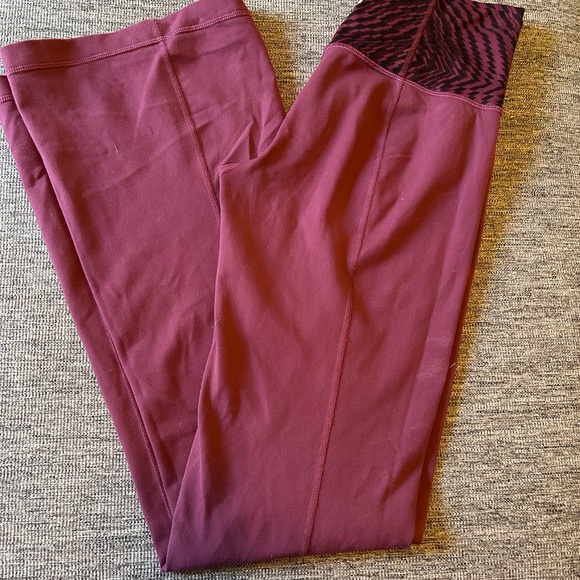 Lululemon groove pant 111 (regular) in red grape color - Picture 2 of 3